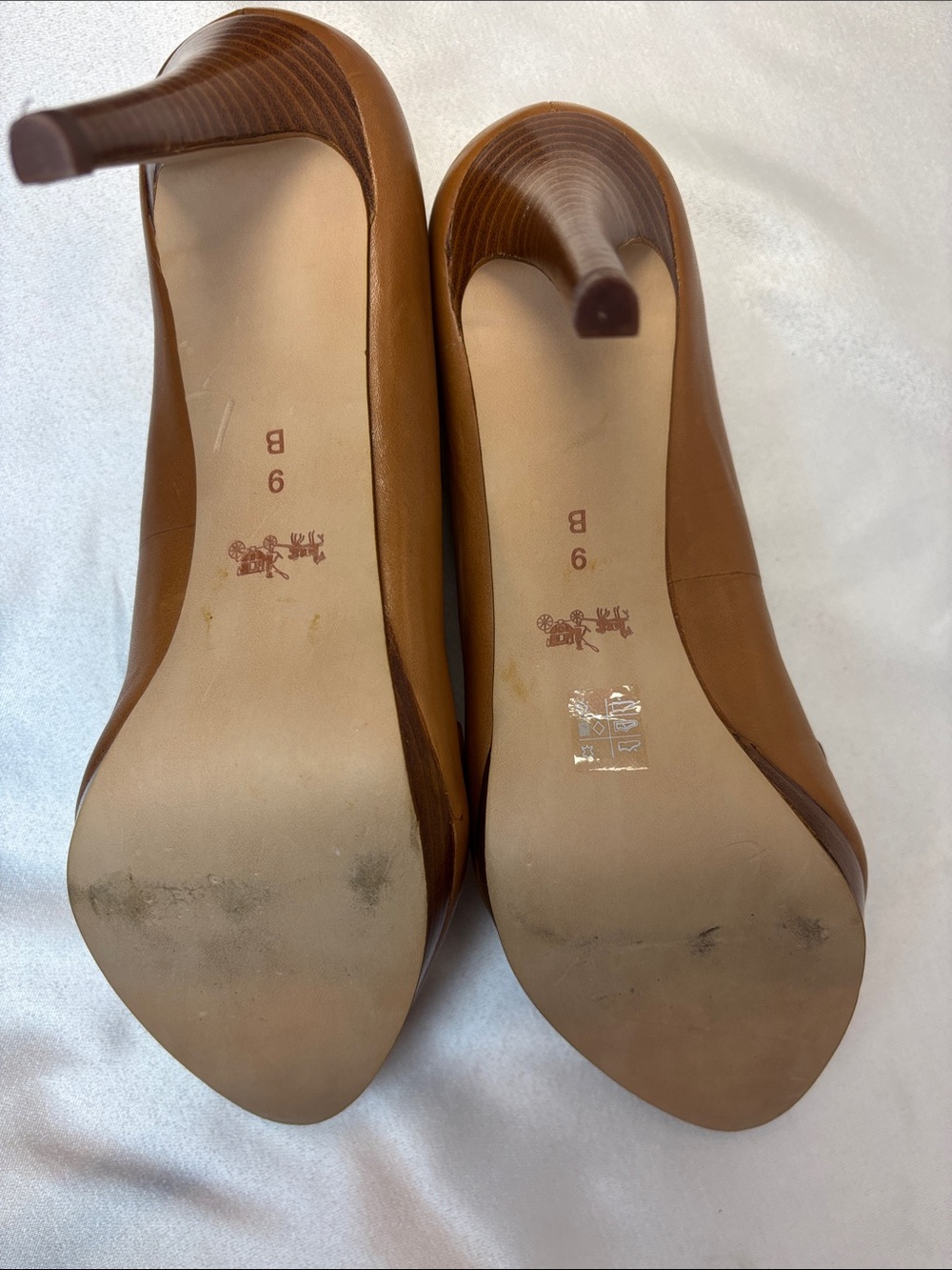 COACH Caramel Leather Heels with Gold Chain Plaque - Picture 7 of 11